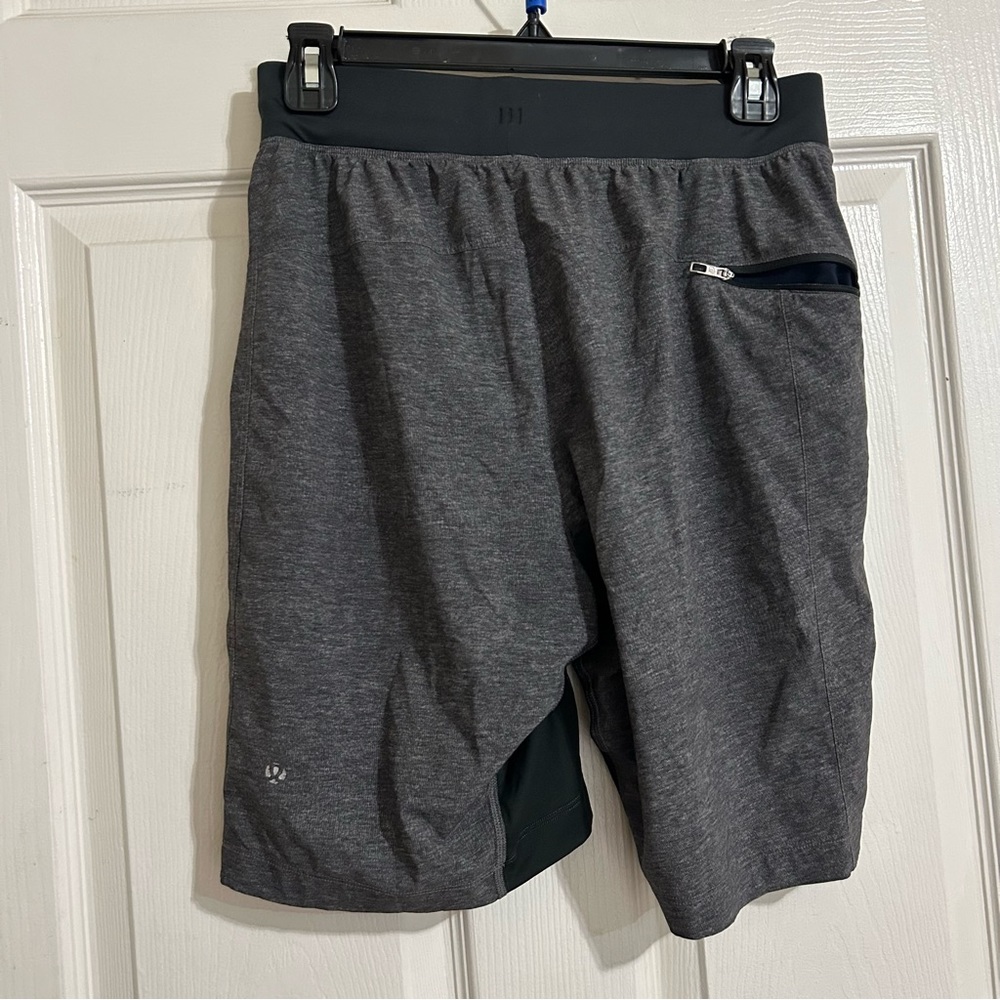 Lululemon Men Gray/Charcoal Gray Running Shorts. Size small